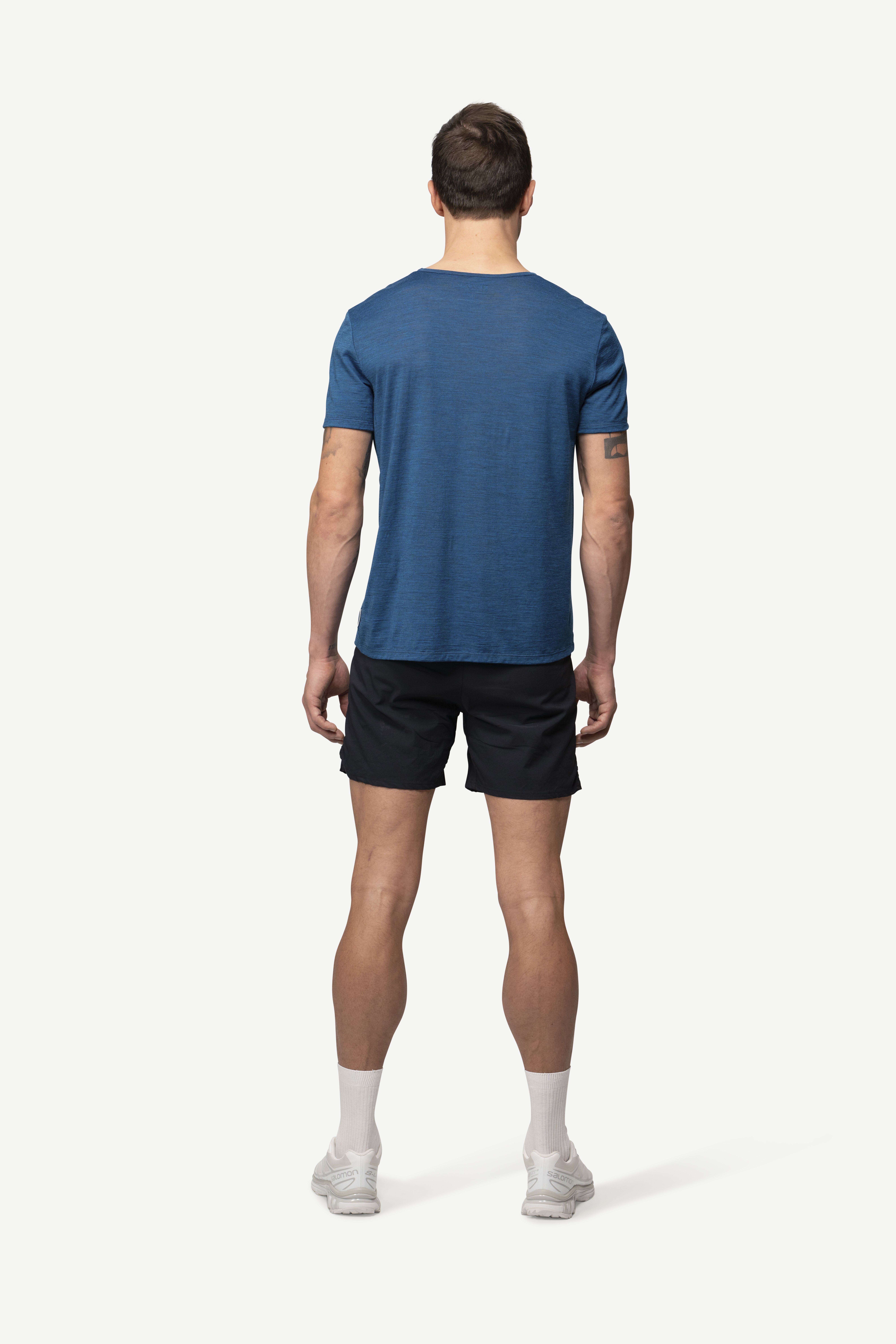Husky-Onlinestore-Devold-Active-Tee-Man-GO-293-283-B-291A-Skydiver-Dark-Model-Back