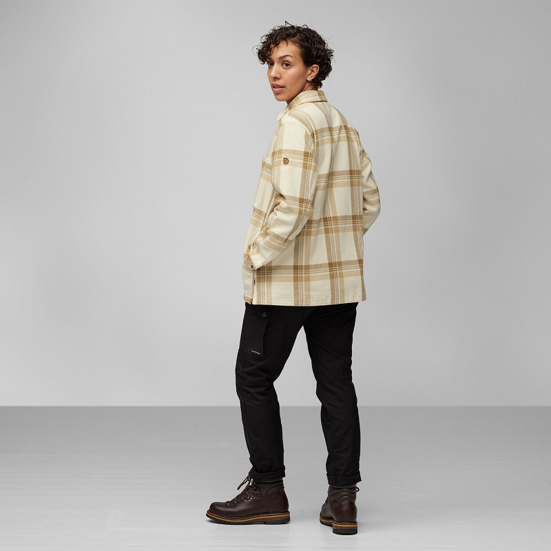 frisliv-fjaellraeven-singi-flannel-overshirt-w-8698-live-c