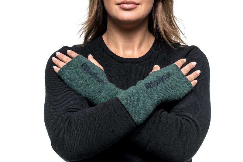 Woolpower-Wrist-Gaiter-9672-Forest-Green-Modelansicht